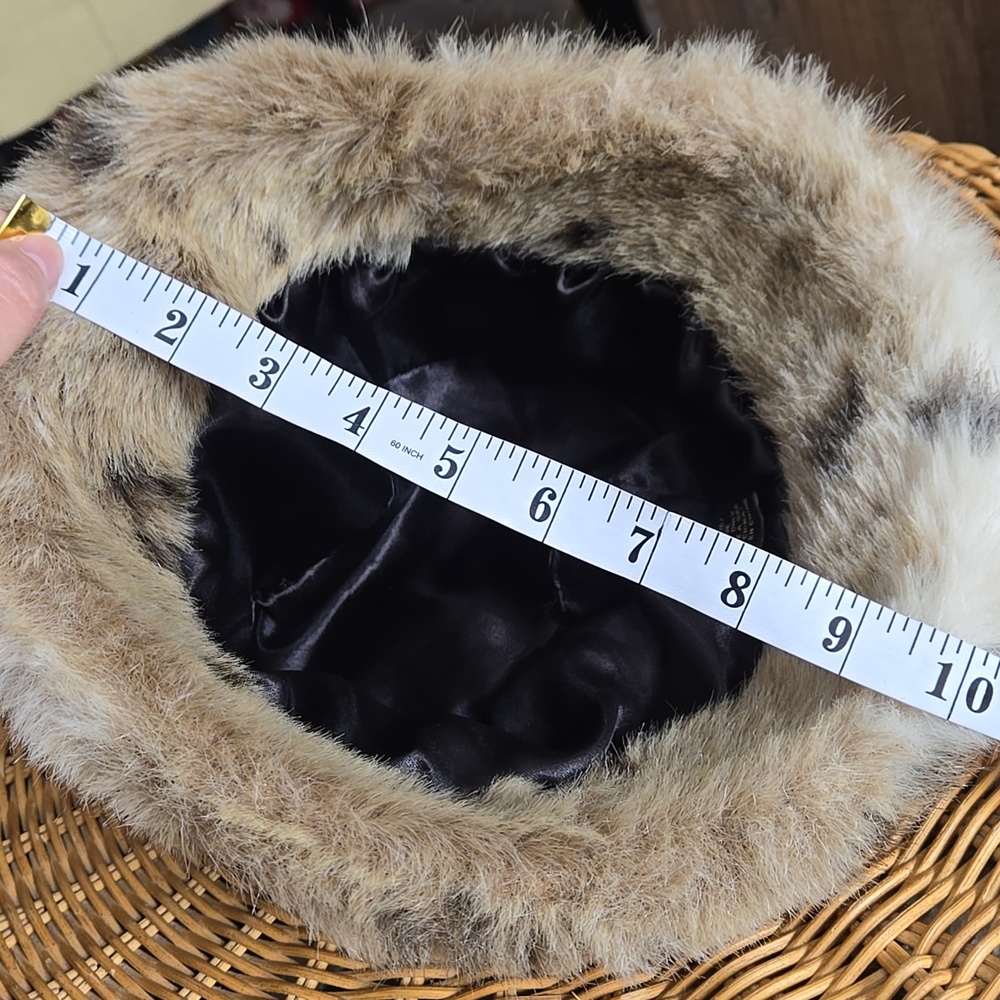 Danier Faux Fur Bucket Hat Leopard Print Plush Winter Cozy Luxe Statement - Picture 9 of 10